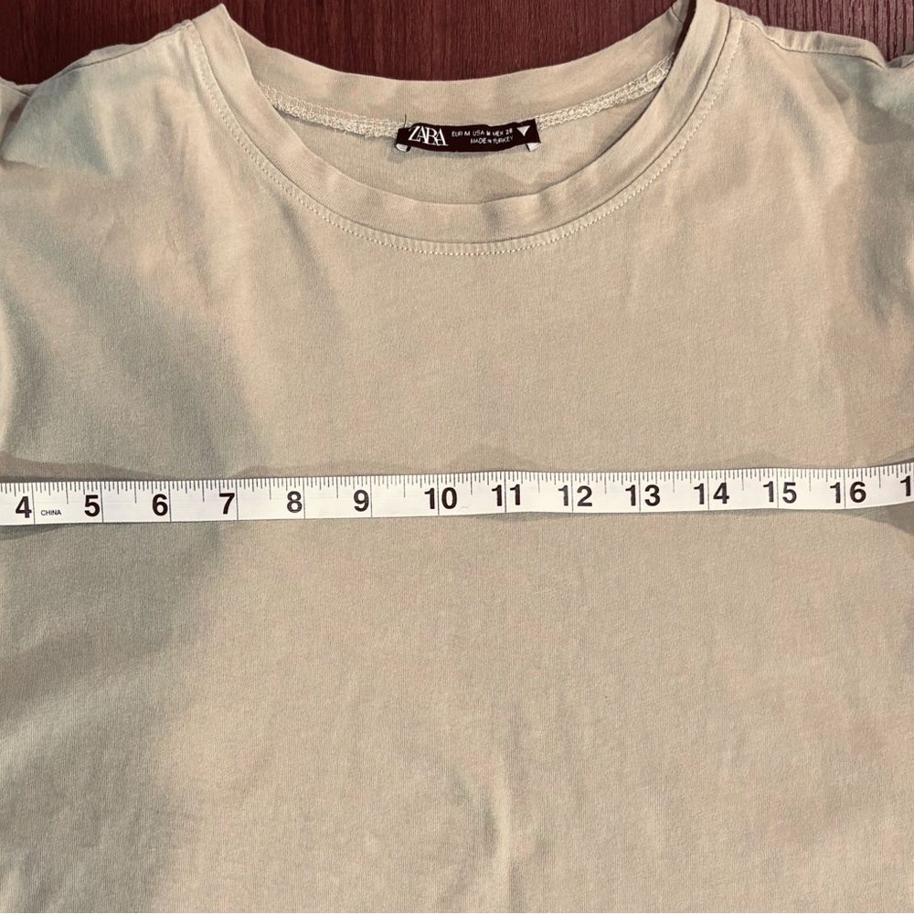 Zara light olive green tee.
Size M. - Picture 2 of 7